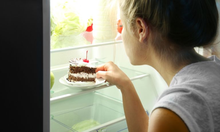 How Should You Store A Cake In The Fridge?