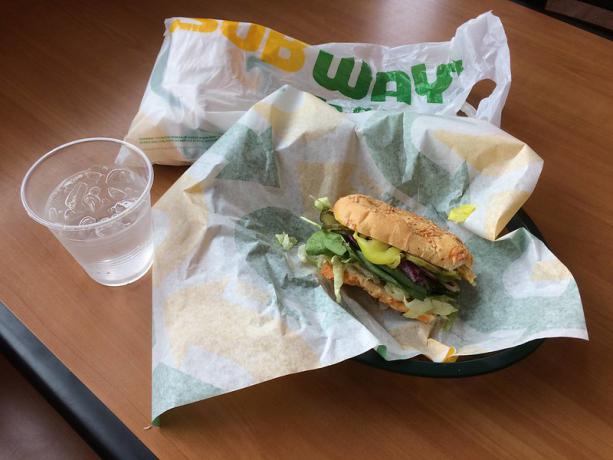 What Are Some Healthy Toppings To Combine With Subway Bread?